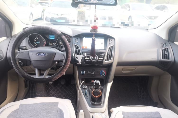 Used Ford Focus 2018 Sedan Classic 1.6L Manual Comfort Plus SmartDrive Edition Center Console