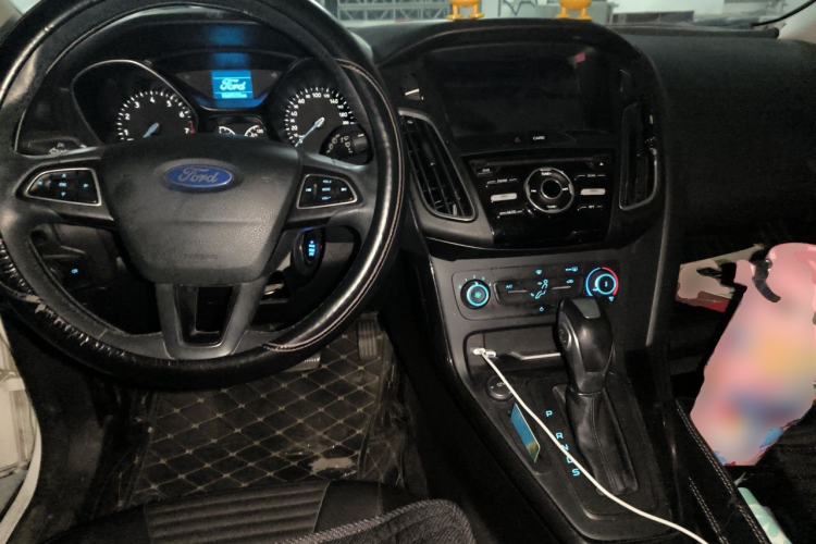 Used Ford Focus 2018 Hatchback Classic 1.6L Automatic Trendy SmartDrive Edition Center Console
