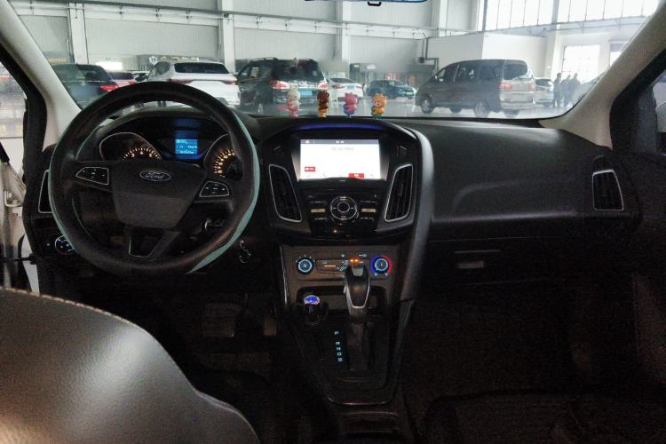 Used Ford Focus 2018 Hatchback Classic 1.6L Automatic Trendy SmartDrive Edition Center Console