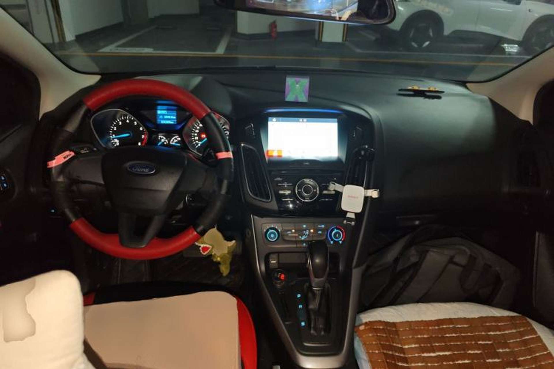 Used Ford Focus 2018 Hatchback Classic 1.6L Automatic Comfort Plus SmartDrive Edition Center Console