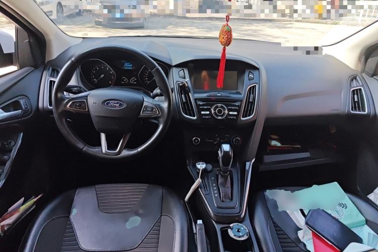 Used Ford Focus 2018 Sedan Classic 1.6L Automatic Trendy SmartDrive Edition Center Console