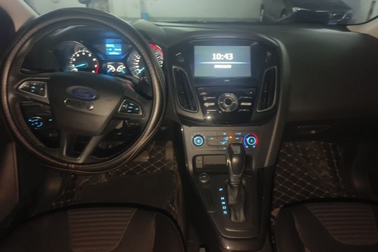 Used Ford Focus 2018 Sedan Classic 1.6L Automatic Trendy SmartDrive Edition Center Console