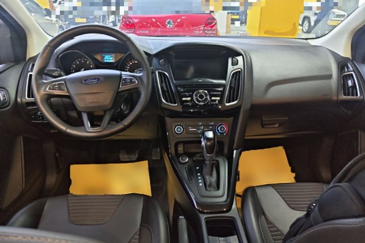 Used Ford Focus 2018 Hatchback Classic 1.6L Automatic Trendy SmartDrive Edition Center Console