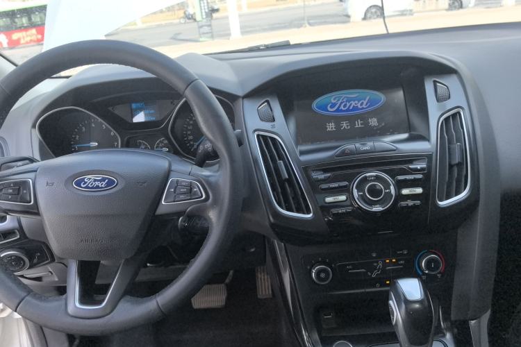 Used Ford Focus 2018 Sedan Classic 1.6L Automatic Trendy SmartDrive Edition Center Console