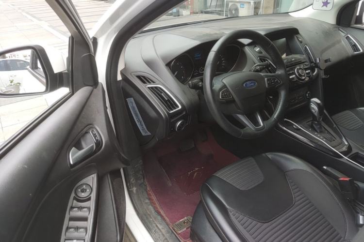 Used Ford Focus 2018 Hatchback Classic 1.6L Automatic Trendy SmartDrive Edition Driver Seat