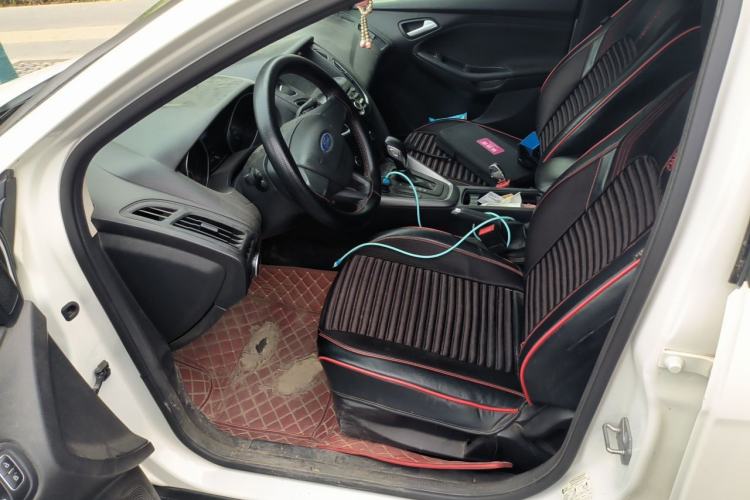Used Ford Focus 2018 Hatchback Classic 1.6L Automatic Comfort Plus SmartDrive Edition Driver Seat