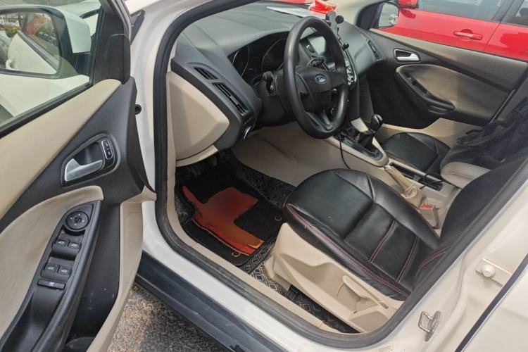 Used Ford Focus 2018 Sedan Classic 1.6L Manual Comfort Plus SmartDrive Edition Driver Seat