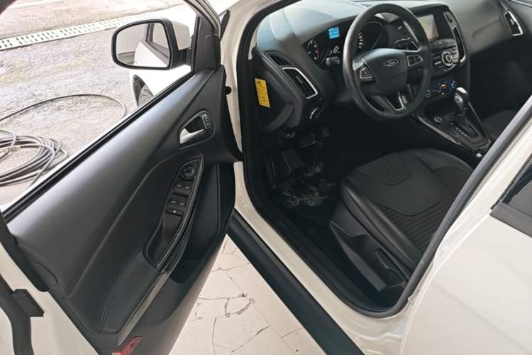Used Ford Focus 2018 Sedan Classic 1.6L Automatic Trendy SmartDrive Edition Driver Seat