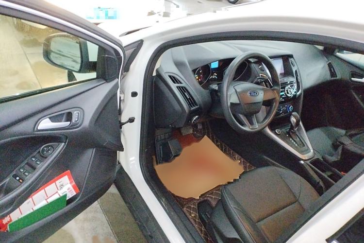 Used Ford Focus 2018 Hatchback Classic 1.6L Automatic Comfort Plus SmartDrive Edition Driver Seat