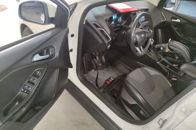 Used Ford Focus 2018 Hatchback Classic EcoBoost 180 Automatic Elite Model Driver Seat