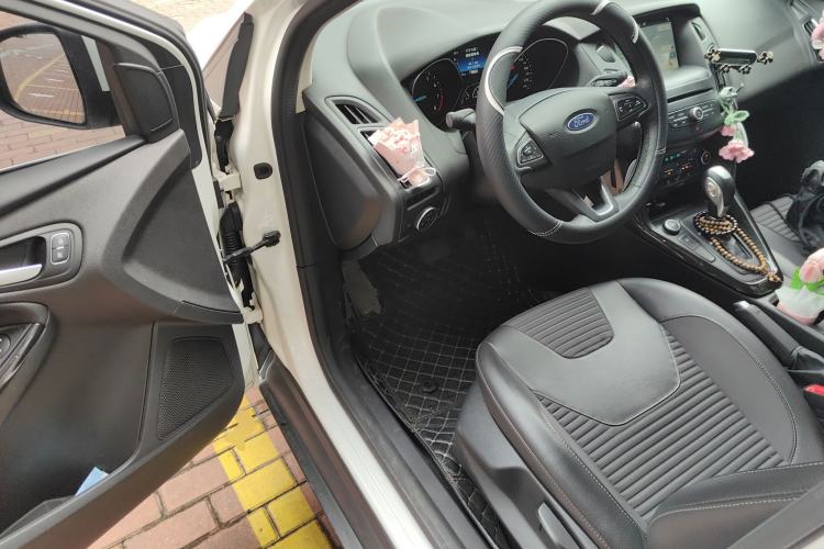 Used Ford Focus 2018 Hatchback Classic EcoBoost 180 Automatic Elite Model Driver Seat