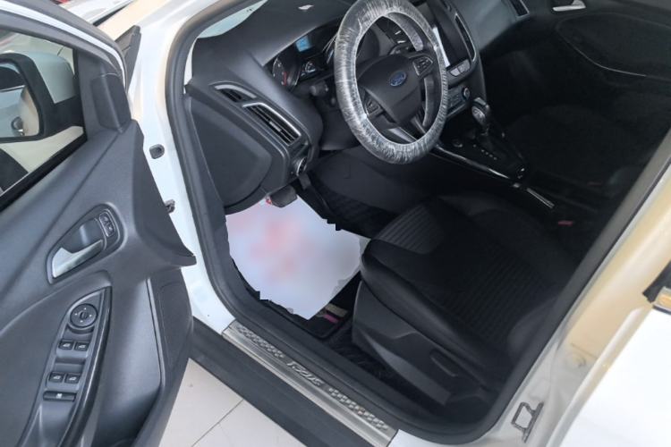 Used Ford Focus 2018 Hatchback Classic 1.6L Automatic Trendy SmartDrive Edition Driver Seat