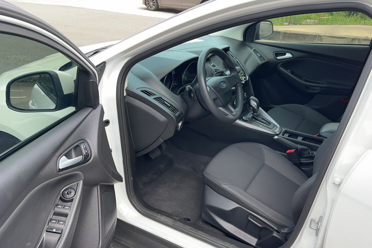 Used Ford Focus 2018 Hatchback Classic 1.6L Automatic Comfort Plus SmartDrive Edition Driver Seat