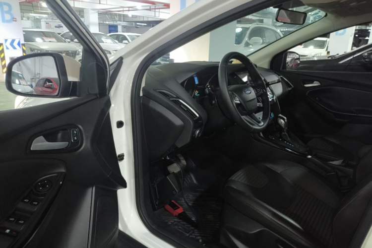 Used Ford Focus 2018 Sedan Classic 1.6L Automatic Trendy SmartDrive Edition Driver Seat