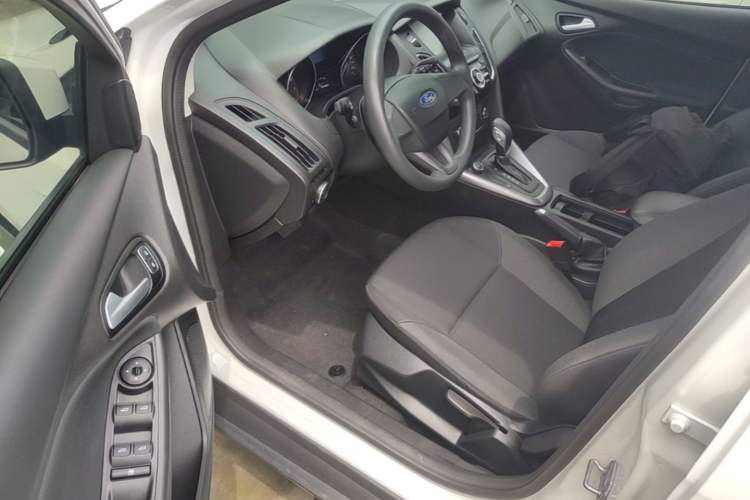 Used Ford Focus 2018 Hatchback Classic 1.6L Automatic Comfort Plus SmartDrive Edition Driver Seat