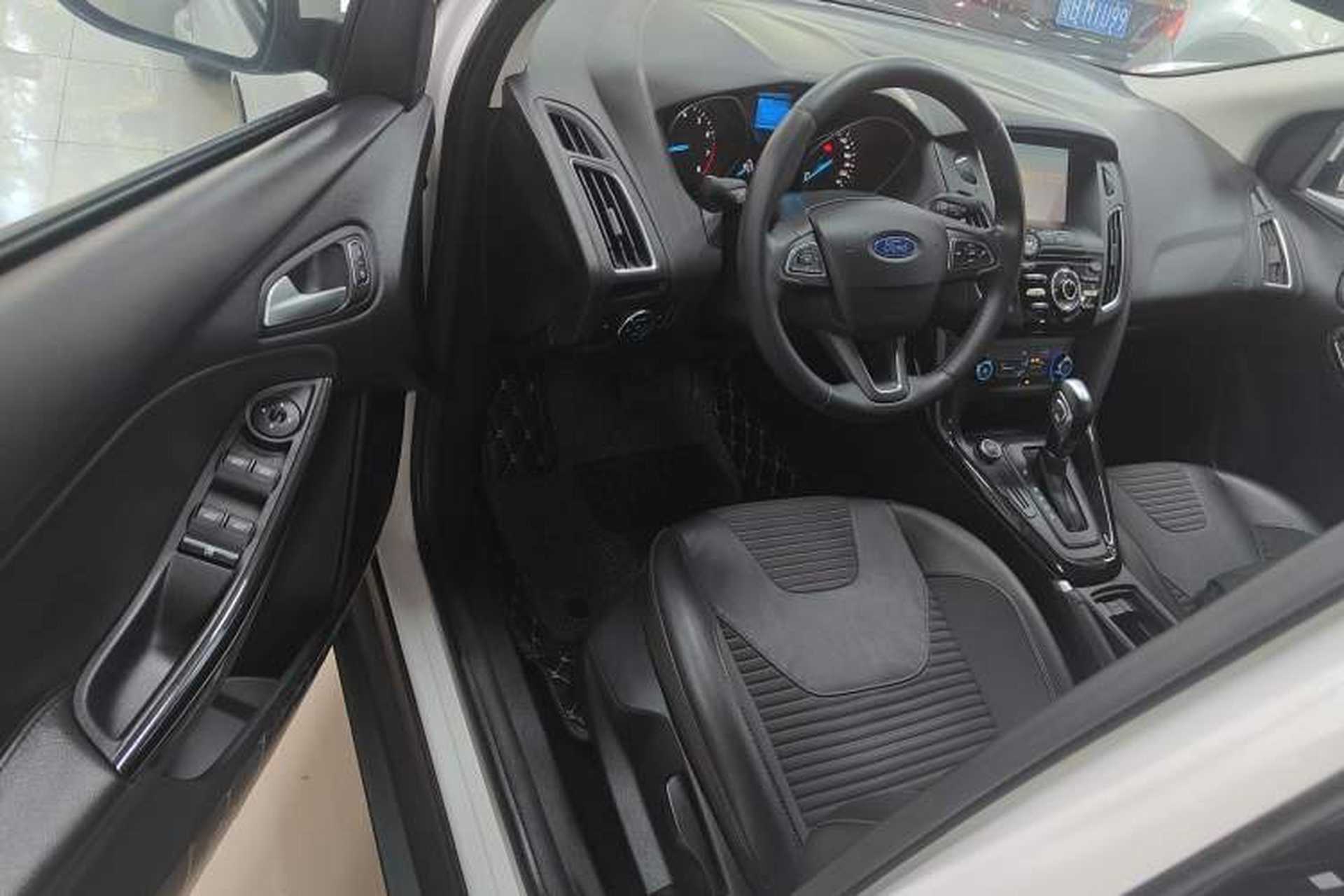 Used Ford Focus 2018 Sedan Classic 1.6L Automatic Trendy SmartDrive Edition Driver Seat