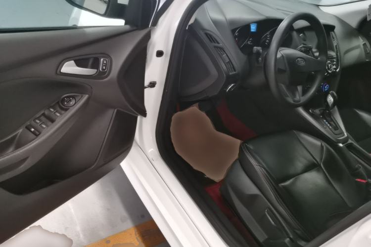 Used Ford Focus 2018 Hatchback Classic 1.6L Automatic Comfort Plus SmartDrive Edition Driver Seat