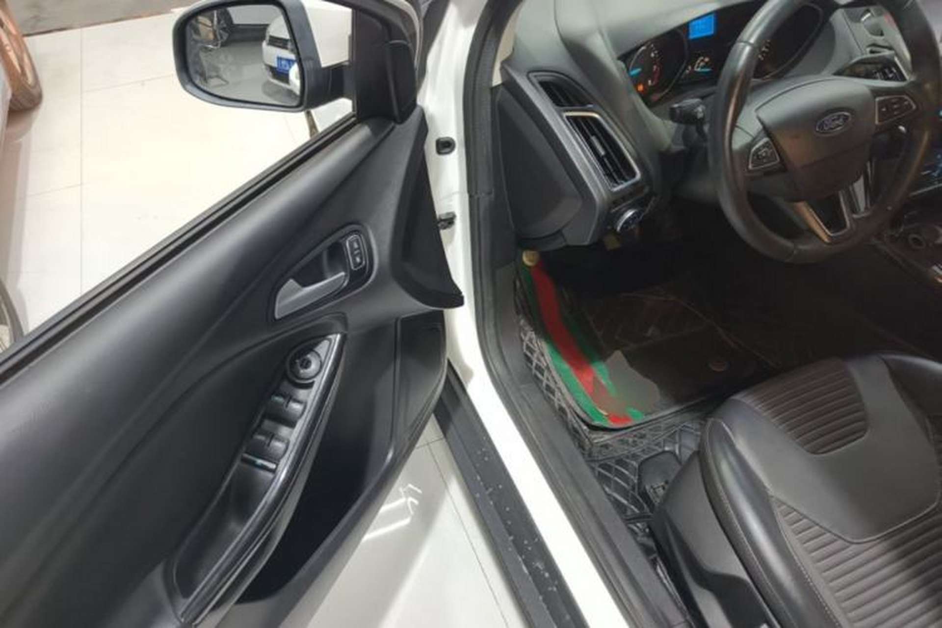 Used Ford Focus 2018 Sedan Classic 1.6L Automatic Trendy SmartDrive Edition Driver Seat