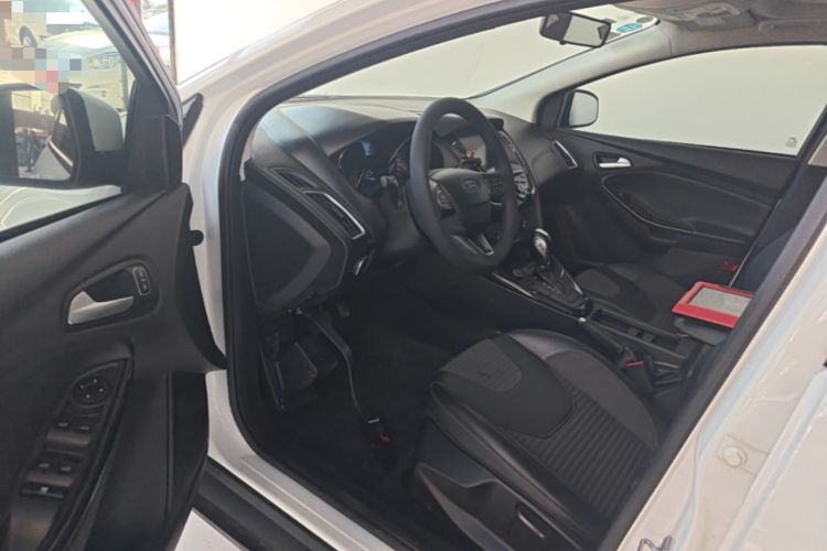 Used Ford Focus 2018 Two-Door Classic EcoBoost 125 Automatic Supercharged Style SmartDrive Edition Driver Seat