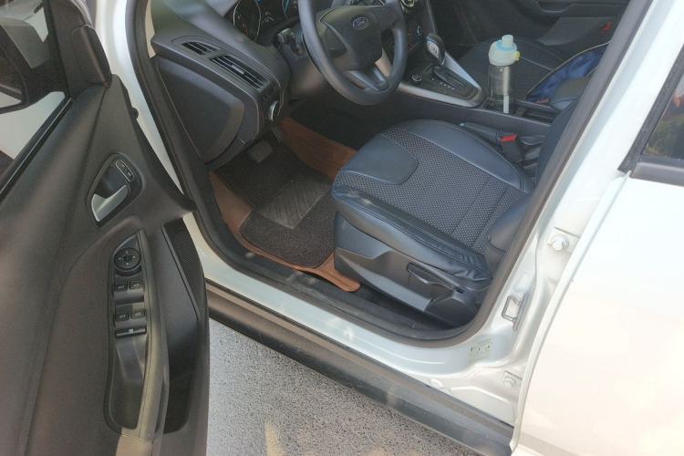 Used Ford Focus 2018 Hatchback Classic 1.6L Automatic Comfort Plus SmartDrive Edition Driver Seat