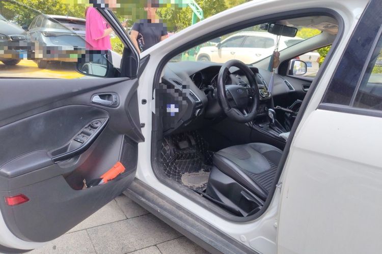 Used Ford Focus 2018 Two-Door Classic EcoBoost 125 Automatic Supercharged Style SmartDrive Edition Driver Seat