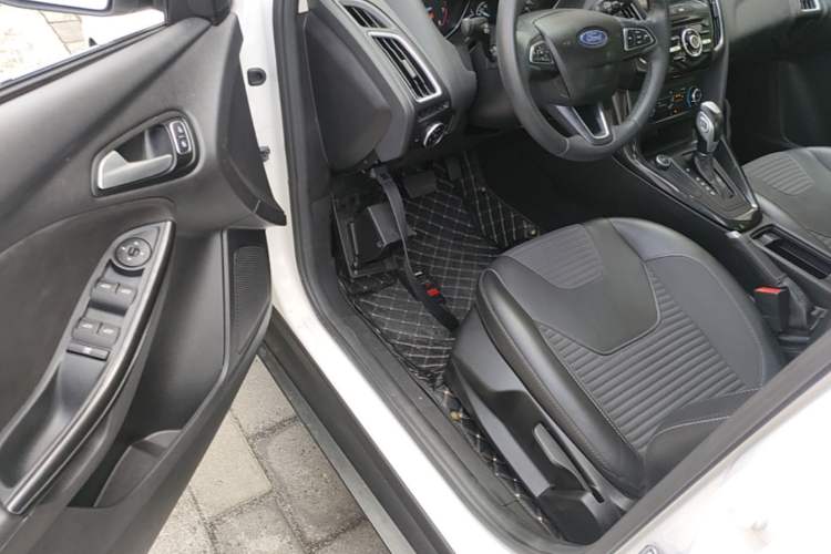 Used Ford Focus 2018 Sedan Classic 1.6L Automatic Trendy SmartDrive Edition Driver Seat