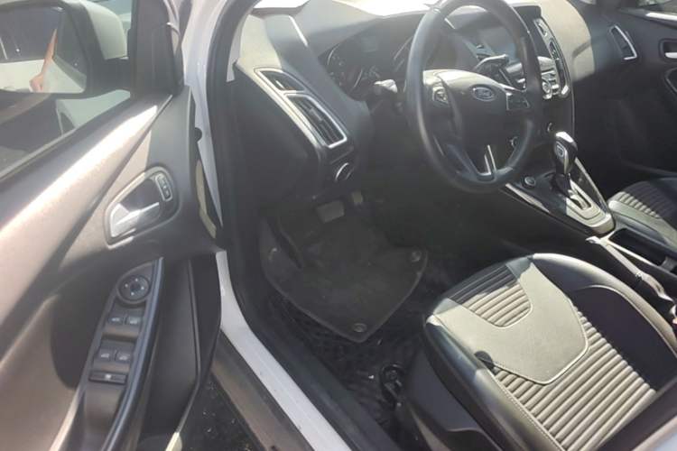 Used Ford Focus 2018 Hatchback Classic 1.6L Automatic Trendy SmartDrive Edition Driver Seat