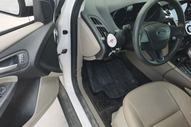 Used Ford Focus 2018 Sedan Classic 1.6L Automatic Comfort Plus Smart Drive Version Driver Seat