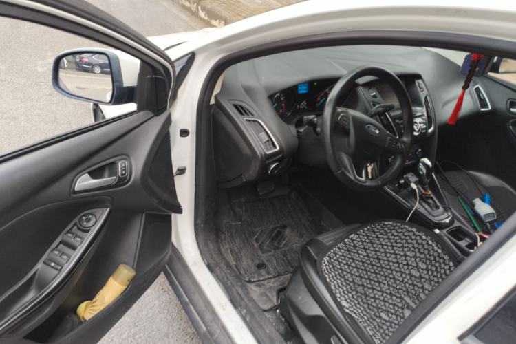 Used Ford Focus 2018 Hatchback Classic 1.6L Automatic Trendy SmartDrive Edition Driver Seat