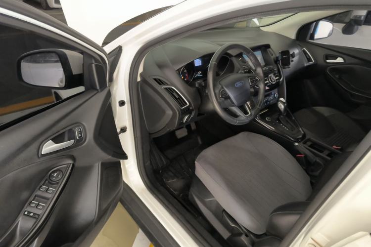 Used Ford Focus 2018 Two-Door Classic EcoBoost 125 Automatic Supercharged Style SmartDrive Edition Driver Seat