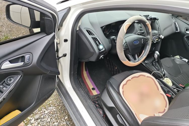 Used Ford Focus 2018 Sedan Classic 1.6L Automatic Trendy SmartDrive Edition Driver Seat