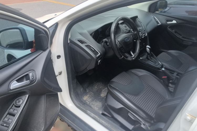 Used Ford Focus 2018 Sedan Classic 1.6L Automatic Trendy SmartDrive Edition Driver Seat