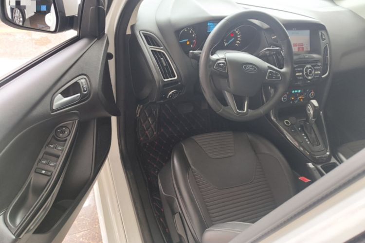 Used Ford Focus 2018 Two-Door Classic EcoBoost 125 Automatic Supercharged Style SmartDrive Edition Driver Seat