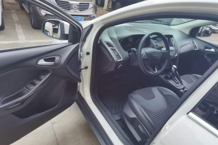 Used Ford Focus 2018 Sedan Classic EcoBoost 180 Automatic Elite Model Driver Seat