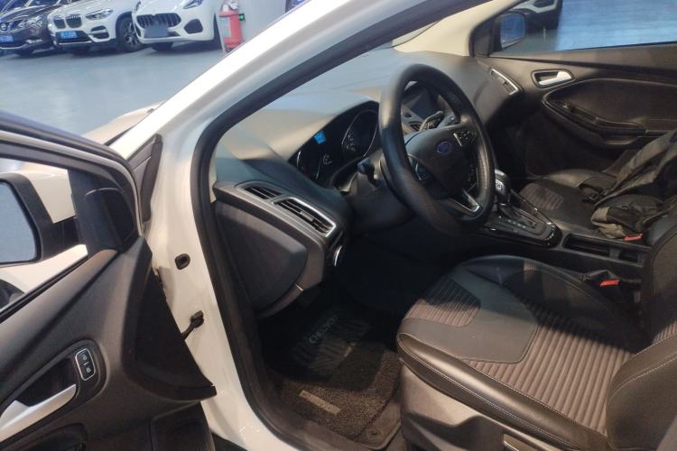 Used Ford Focus 2018 Hatchback Classic 1.6L Automatic Trendy SmartDrive Edition Driver Seat