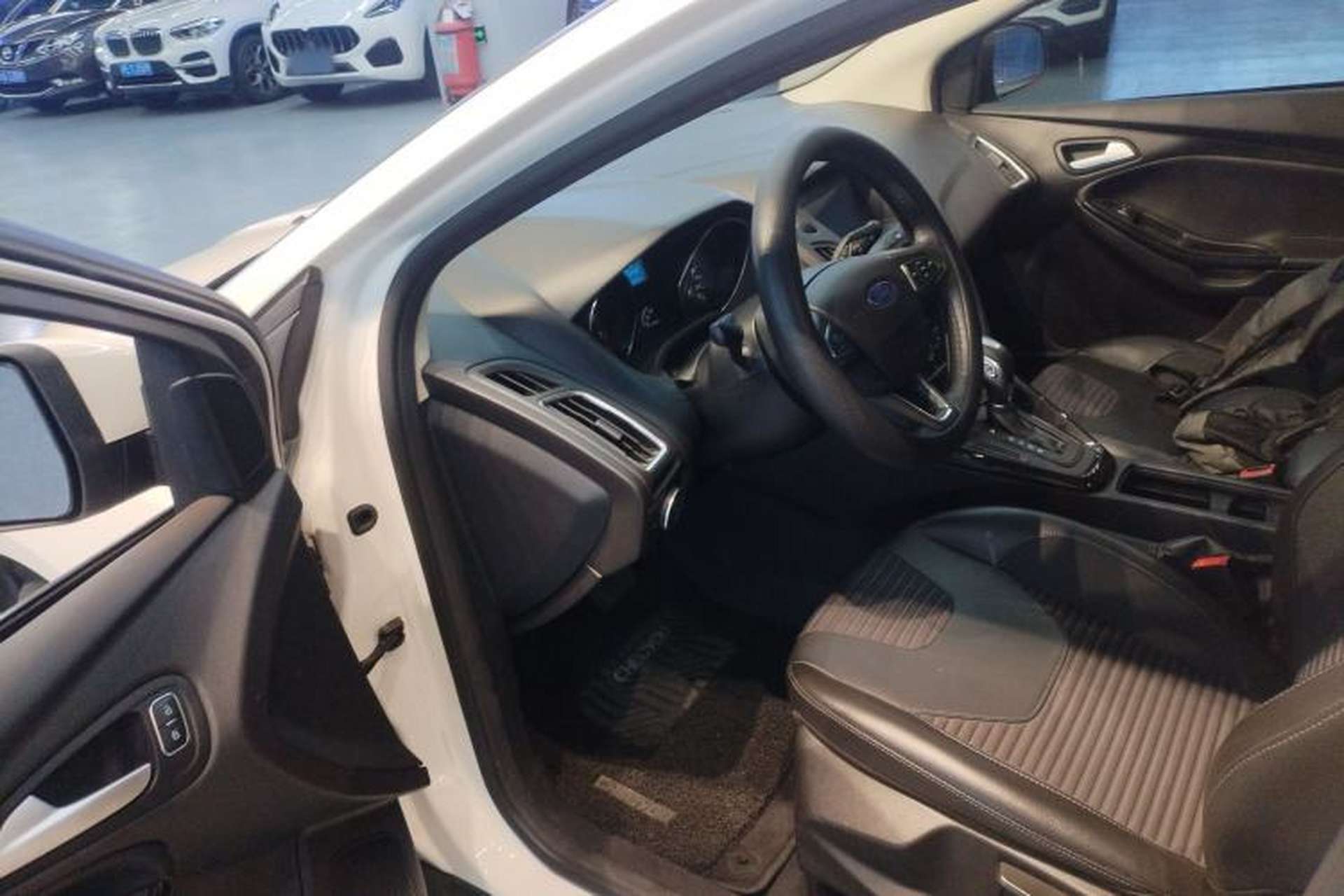 Used Ford Focus 2018 Hatchback Classic 1.6L Automatic Trendy SmartDrive Edition Driver Seat
