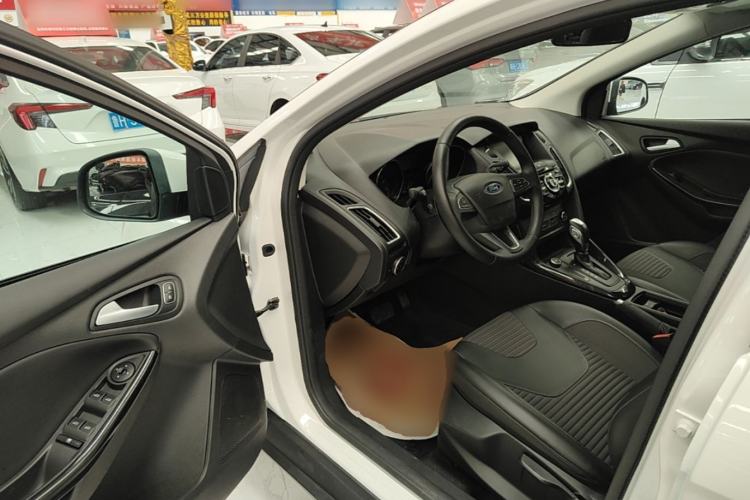 Used Ford Focus 2018 Hatchback Classic 1.6L Automatic Trendy SmartDrive Edition Driver Seat