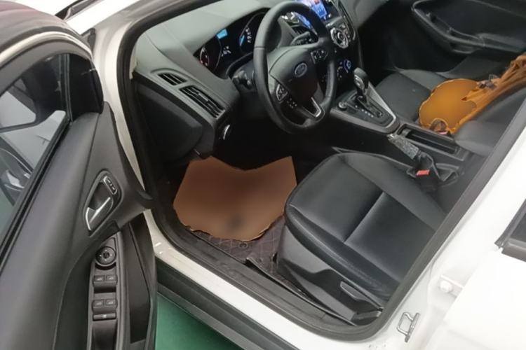 Used Ford Focus 2018 Hatchback Classic 1.6L Automatic Comfort Plus SmartDrive Edition Driver Seat