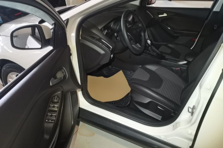 Used Ford Focus 2018 Sedan Classic EcoBoost 180 Automatic Elite Model Driver Seat