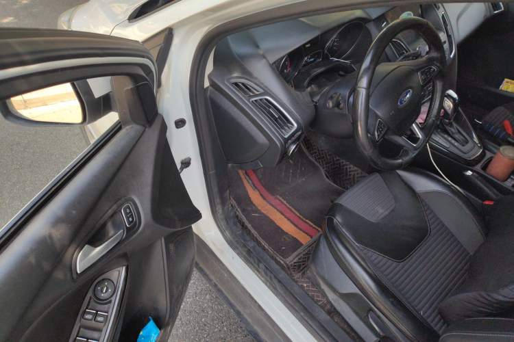 Used Ford Focus 2018 Hatchback Classic EcoBoost 180 Automatic Elite Model Driver Seat