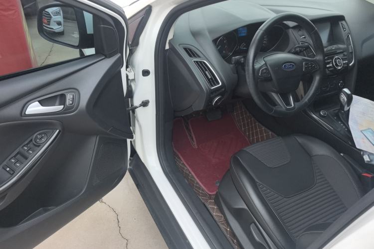 Used Ford Focus 2018 Sedan Classic 1.6L Automatic Trendy SmartDrive Edition Driver Seat