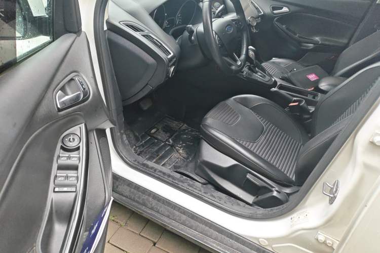 Used Ford Focus 2018 Hatchback Classic EcoBoost 180 Automatic Elite Model Driver Seat