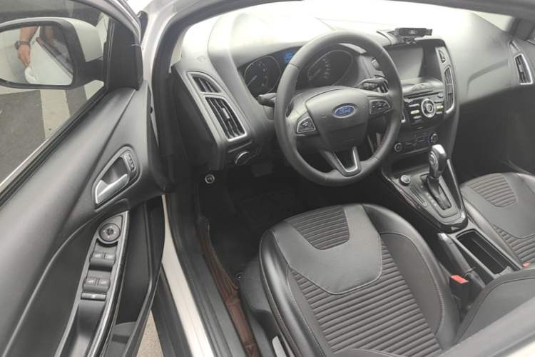 Used Ford Focus 2018 Sedan Classic 1.6L Automatic Trendy SmartDrive Edition Driver Seat