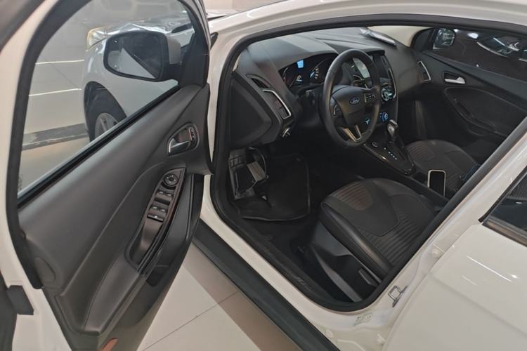 Used Ford Focus 2018 Sedan Classic 1.6L Automatic Trendy SmartDrive Edition Driver Seat