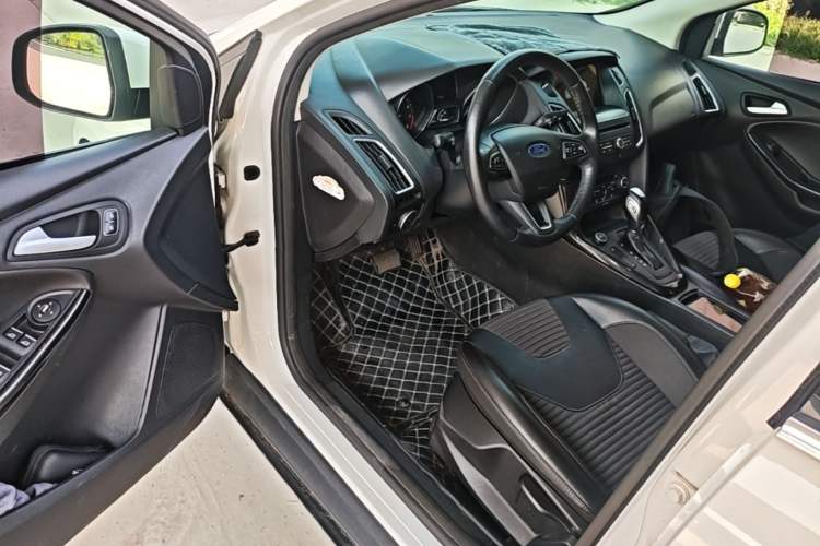 Used Ford Focus 2018 Sedan Classic EcoBoost 180 Automatic Elite Model Driver Seat