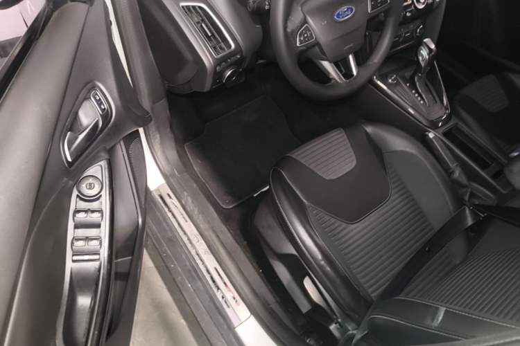 Used Ford Focus 2018 Sedan Classic 1.6L Automatic Trendy SmartDrive Edition Driver Seat