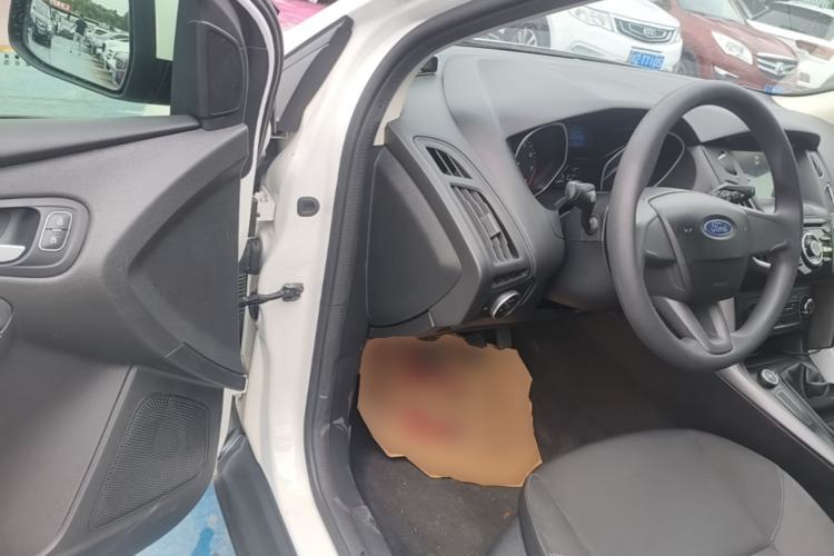 Used Ford Focus 2018 Hatchback Classic 1.6L Manual Comfort Plus SmartDrive Edition Driver Seat