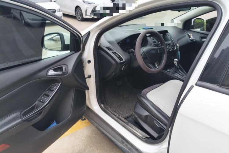 Used Ford Focus 2018 Two-Door Classic EcoBoost 125 Automatic Supercharged Style SmartDrive Edition Driver Seat