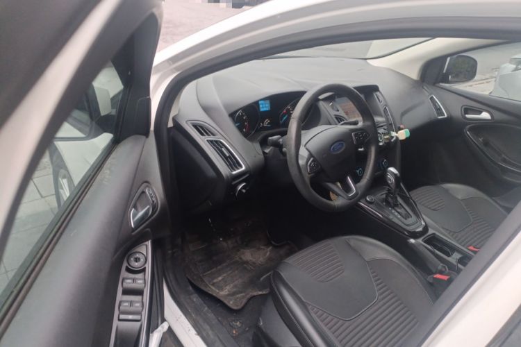 Used Ford Focus 2018 Hatchback Classic 1.6L Automatic Trendy SmartDrive Edition Driver Seat