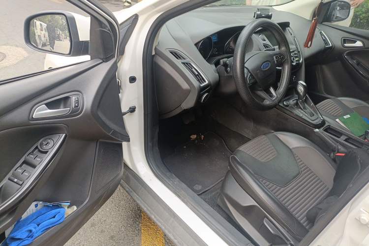 Used Ford Focus 2018 Sedan Classic 1.6L Automatic Trendy SmartDrive Edition Driver Seat